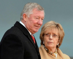 DAVID BECKHAM JOINS OTHER MANCHESTER UNITED STARS TO HONOR FERGUSON’S WIFE
