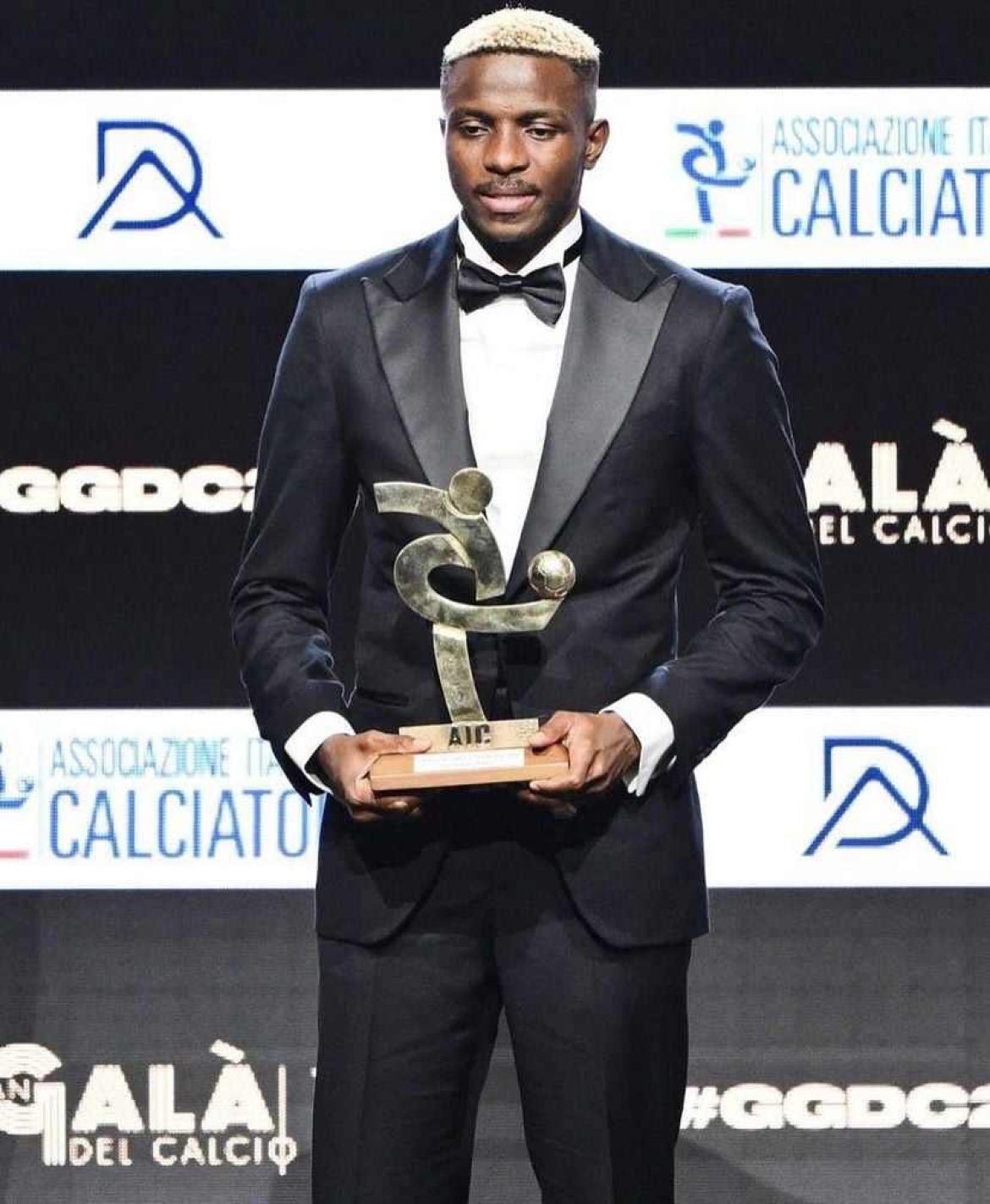 OSIMHEN WINS ITALIAN FOOTBALLER OF THE YEAR