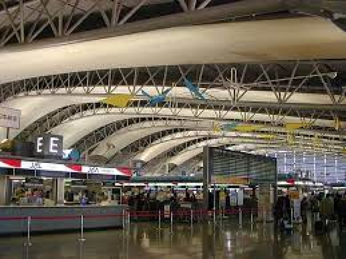 THE ALL-PURPOSE JAPAN AIRPORT IN THE MIDDLE OF THE OCEAN
